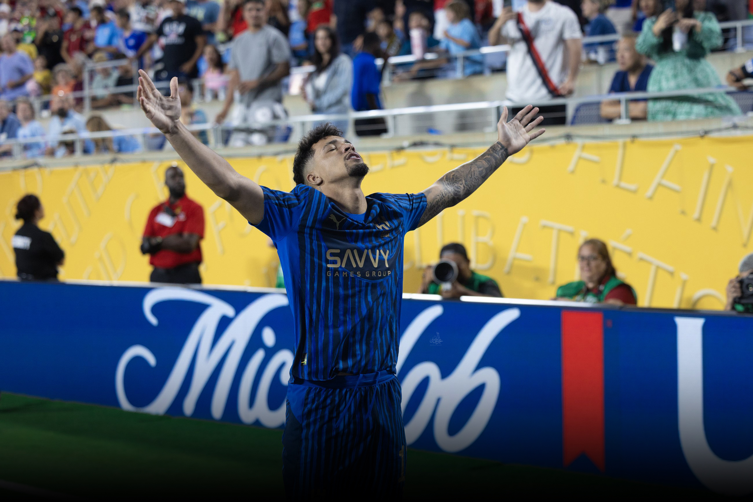ماركوس ليوناردو يحتفل بهدفه أمام مانشستر سيتي في كأس العالم للأندية FIFA